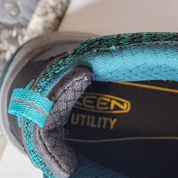 Keen Women's Gray and Teal Hiking Shoes - Picture 8 of 9